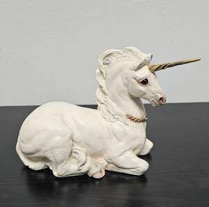 Windstone Editions Pena 1990 Mother White Unicorn Figurine w/Blue Jewel Necklace